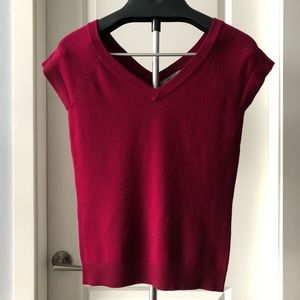 Sleeveless sweater shirt